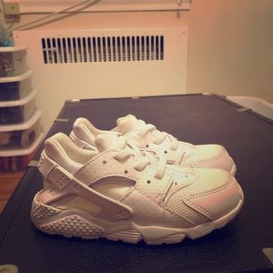 Nike Huarache triple white size 10C